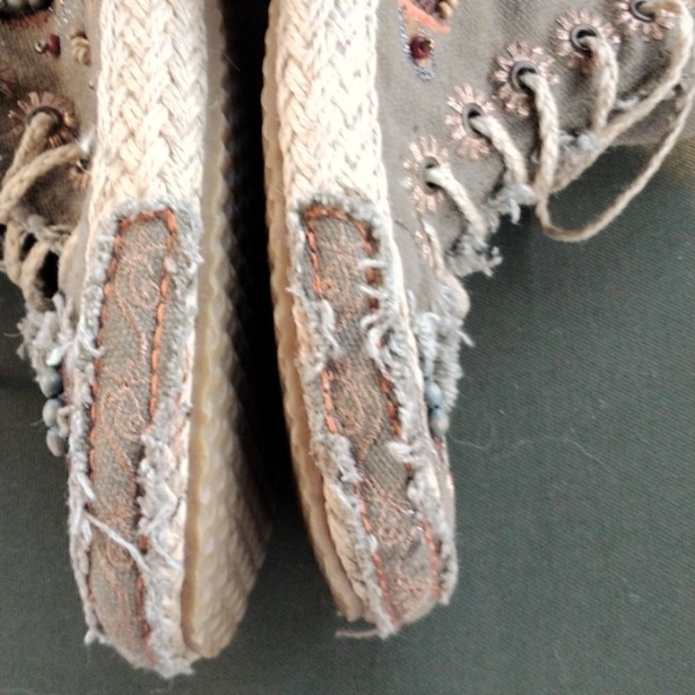 Wild Rose Embroidered Sneakers - Picture 5 of 11